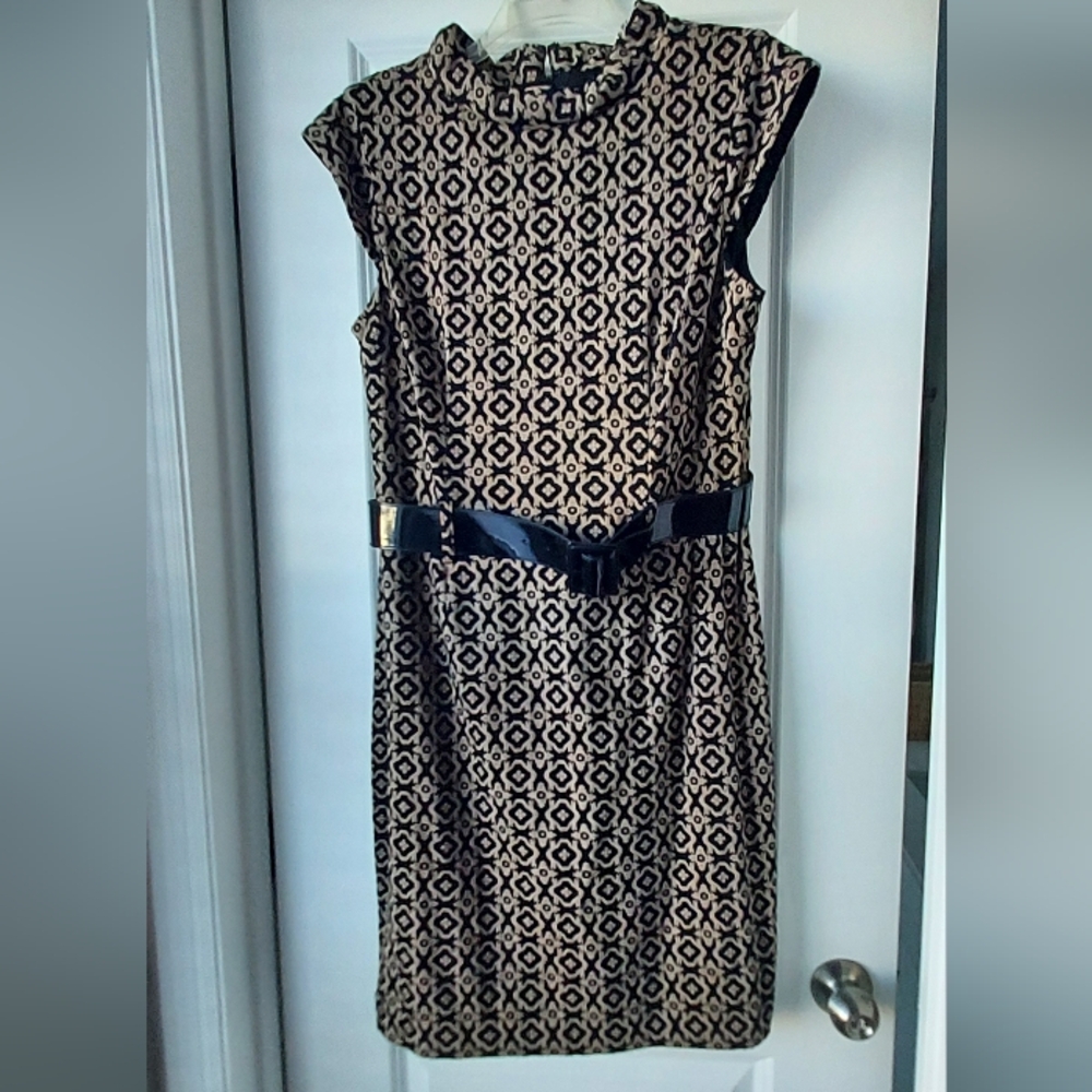 Nine & Co Jersey Knit Dress 14 Tan Black Belt Cap Sleeve Mock Neck Zip Office